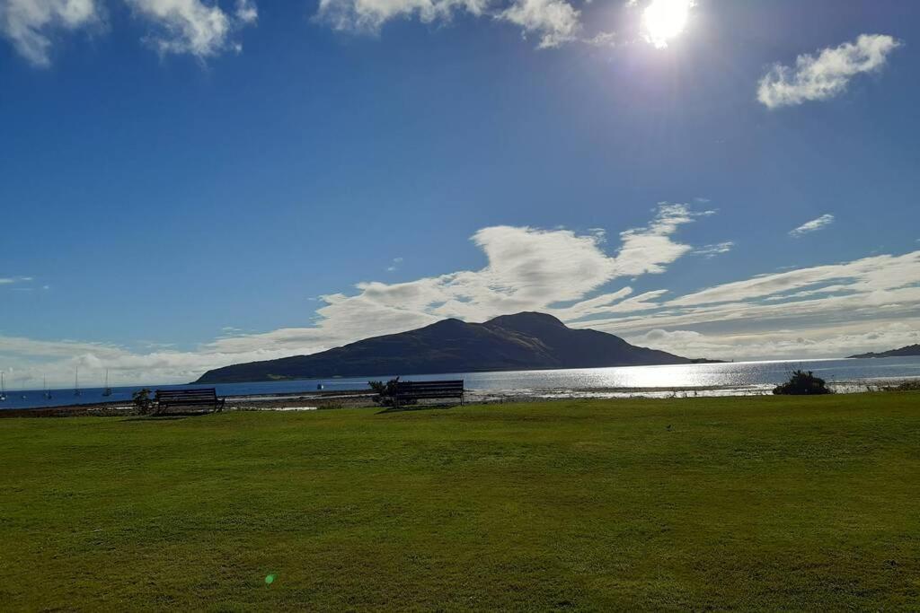 Cosy Cottage With Sea Views Close To Local Shops. Lamlash Buitenkant foto